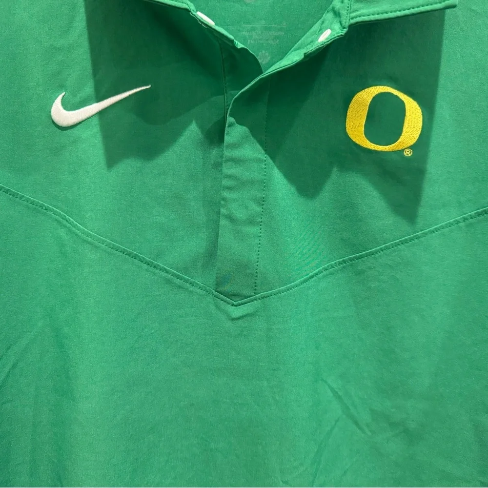 Nike Oregon Ducks  Mens L Short Sleeve Polo Golf Shirt